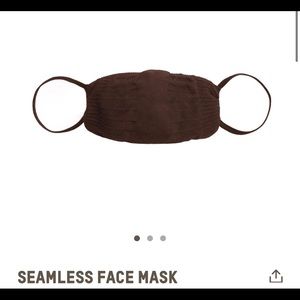 skims face mask in cocoa